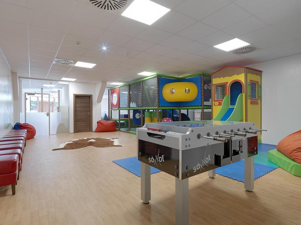 Alpina Zillertal . Family Lifestyle Kinderhotel 푸겐 외부 사진