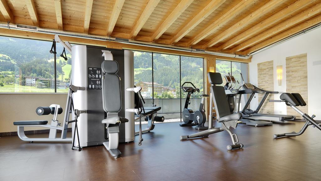 Alpina Zillertal . Family Lifestyle Kinderhotel 푸겐 외부 사진