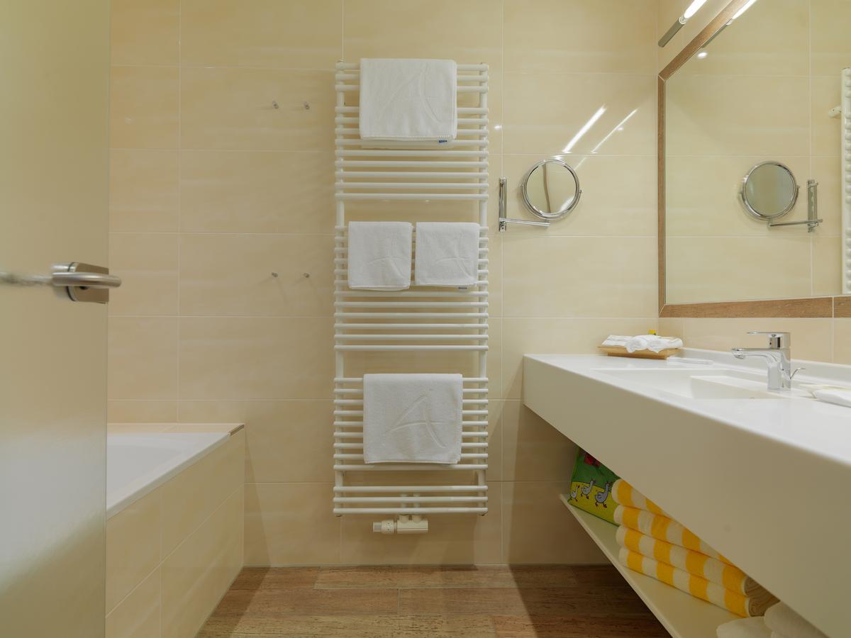 Alpina Zillertal . Family Lifestyle Kinderhotel 푸겐 외부 사진