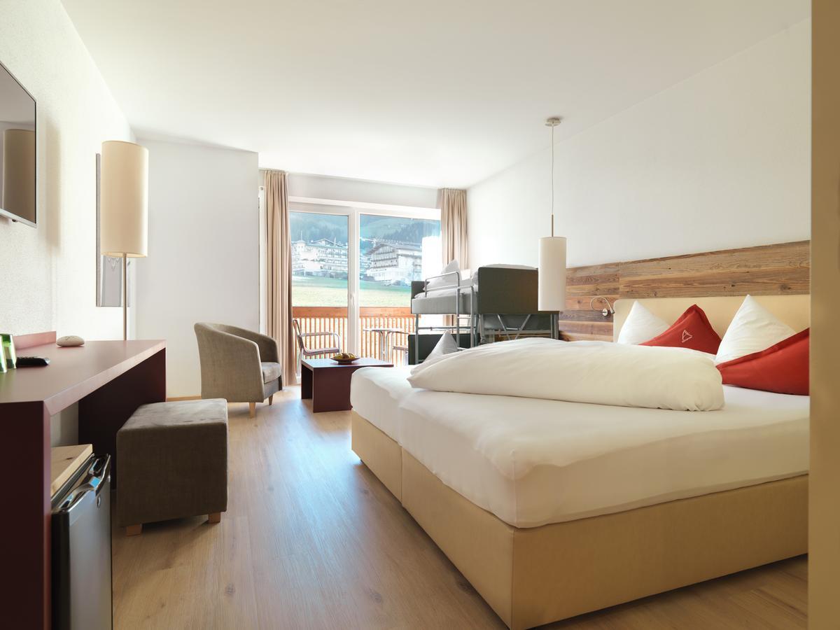 Alpina Zillertal . Family Lifestyle Kinderhotel 푸겐 외부 사진